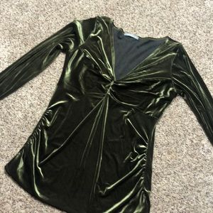 Nally & Millie V neck